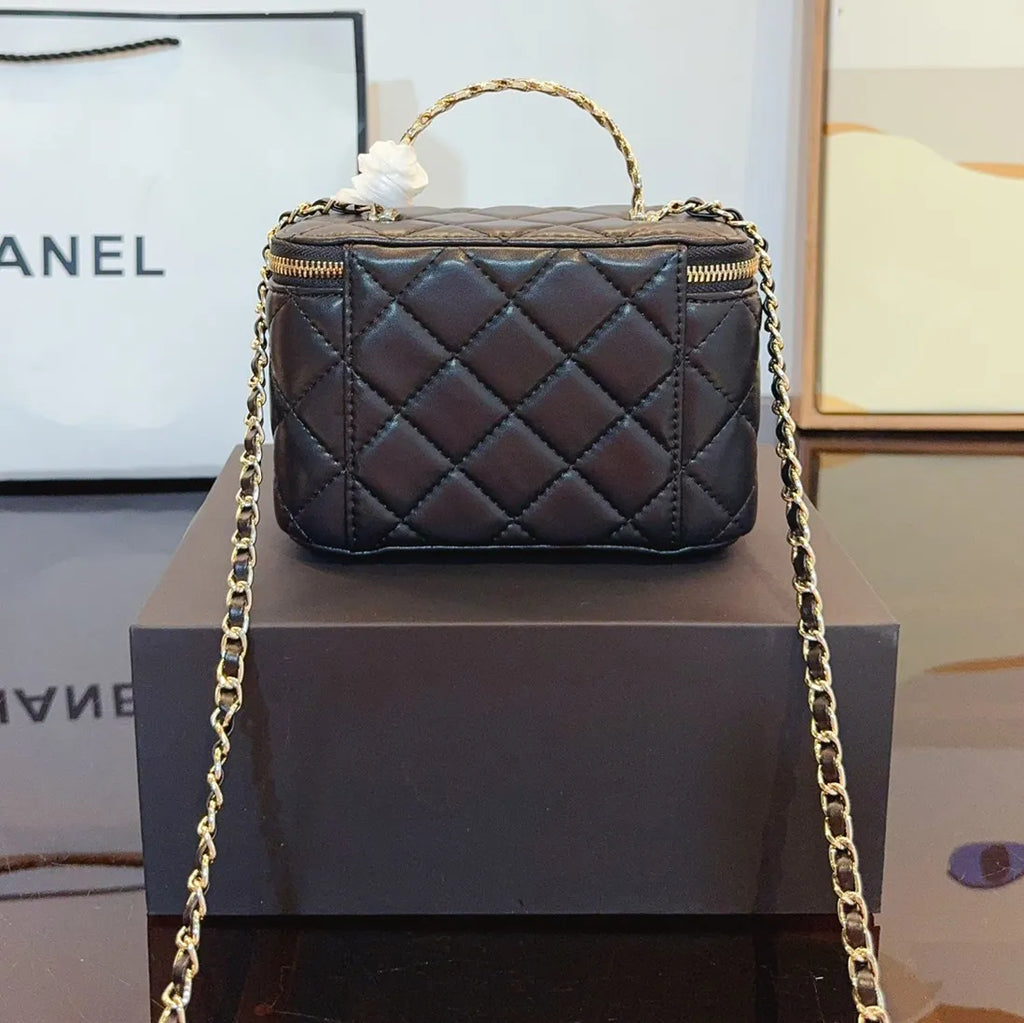 Clutch with Chain Q91474