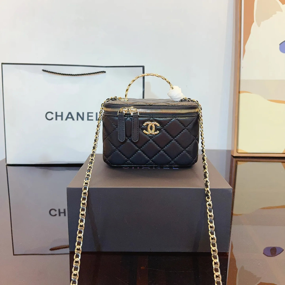 Clutch with Chain Q91474