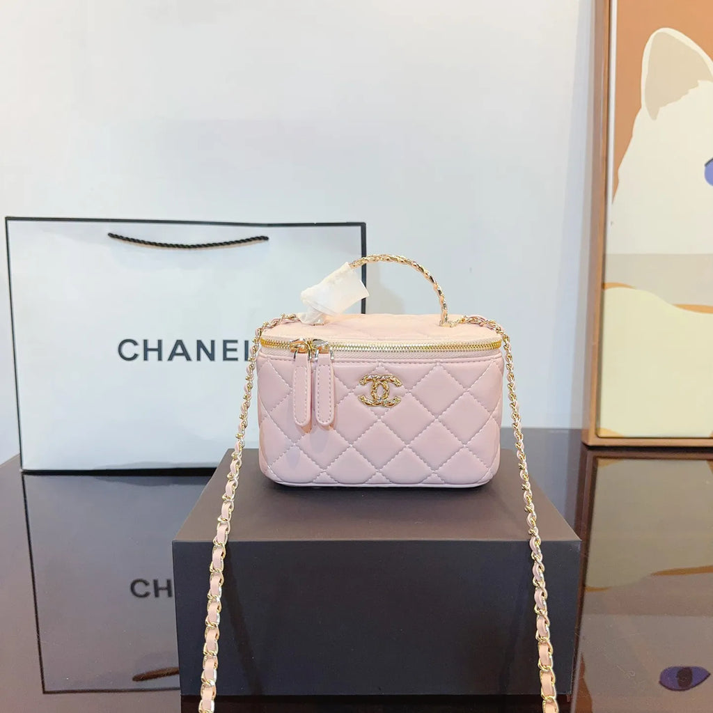 Clutch with Chain Q91474